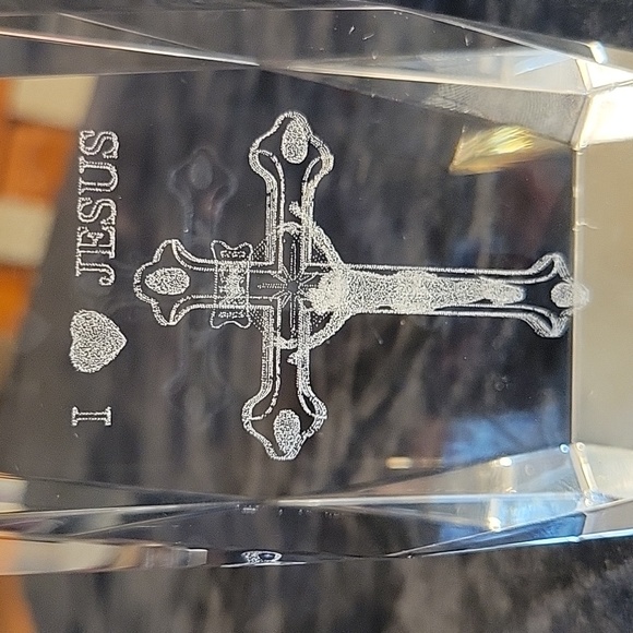 Laser Etched Beveled Glass Paperweight ~ 3D Jesus Nailed to the Cross Crucified - Picture 2 of 4